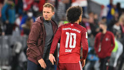 Sieht Leroy Sané beim FC Bayern auf mehreren Positionen: Trainer Julian Nagelsmann (l.)