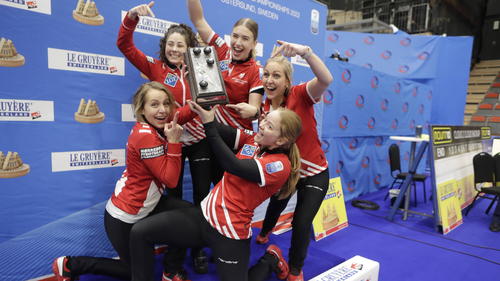 Großer Jubel: Dänemarks Frauenteam ist Curling-Europameister