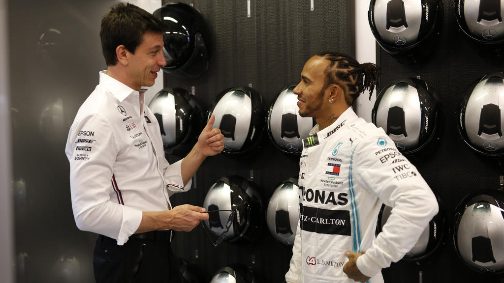 Lewis Hamilton (r.) und Toto Wolff bilden ein sehr erfolgreiches Team bei Mercedes Lewis Hamilton (r.) und Toto Wolff bilden ein sehr erfolgreiches Team bei Mercedes
