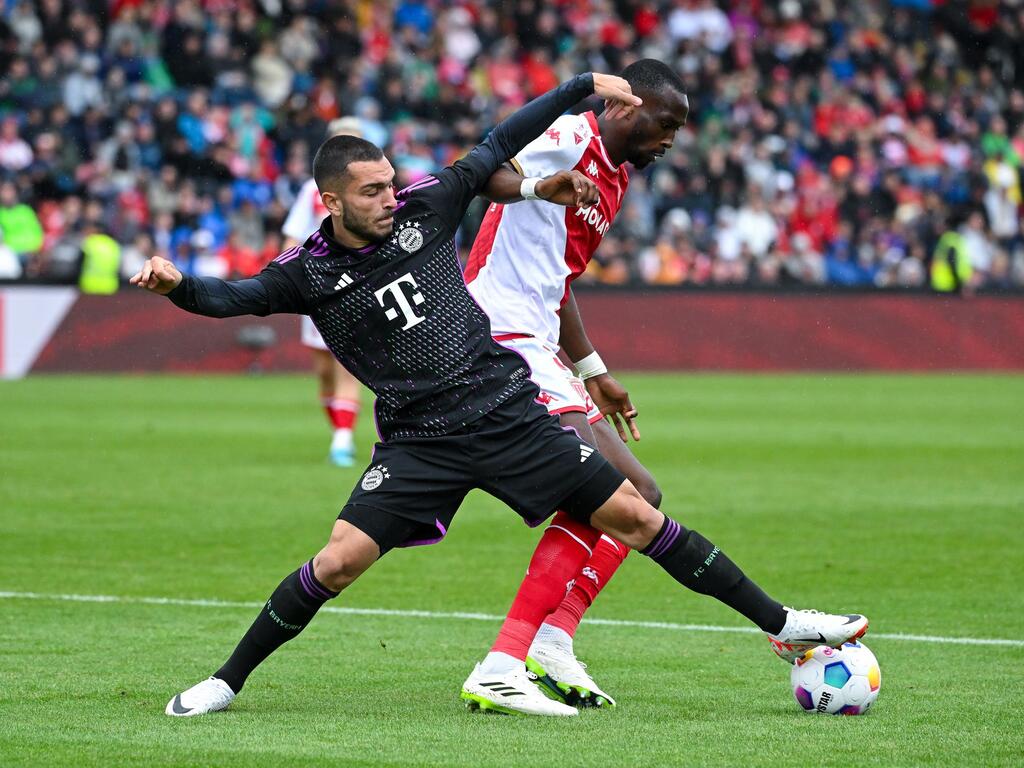 Chrislain Matsima (r) wechselt zum FC Augsburg.