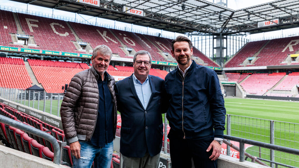 Friedhelm Funkel (l.) soll den 1. FC Köln zum Aufstieg führen Friedhelm Funkel (l.) soll den 1. FC Köln zum Aufstieg führen