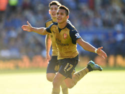 Arsenals Alexis Sanchez bejubelt seinen dritten Treffer im Premier-League-Spiel gegen Leicester City. (26.09.2015)