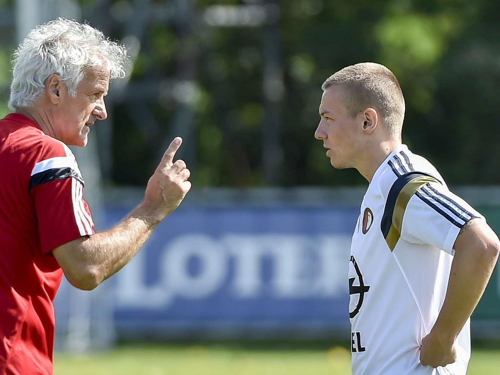 Feyenoord-trainer Fred Rutten (l.) in gesprek met Jordy Clasie (r.) tijdens een training. (24-07-2014) Feyenoord-trainer Fred Rutten (l.) in gesprek met Jordy Clasie (r.) tijdens een training. (24-07-2014)