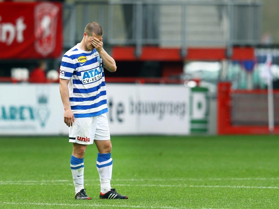 Tim Vincken baalt na afloop van het competitieduel Jong FC Twente - De Graafschap (06-04-2014).