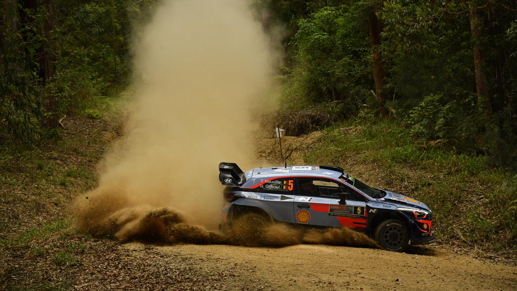 Rallye-WM schon verloren? Thierry Neuville krachte am Freitag in einen Heuballen Rallye-WM schon verloren? Thierry Neuville krachte am Freitag in einen Heuballen