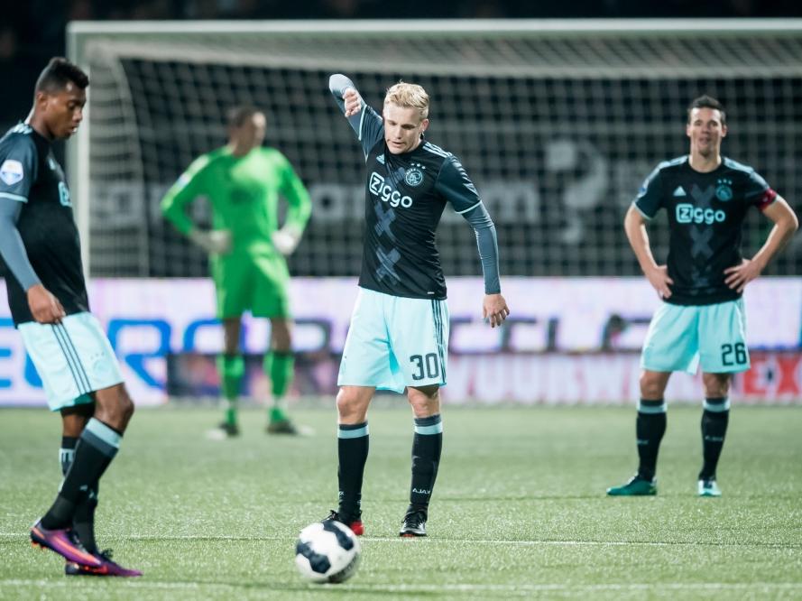 Donny van de Beek (m.) baalt flink na een tegendoelpunt van Ajax in de KNVB beker tegen SC Cambuur. (15-12-2016)