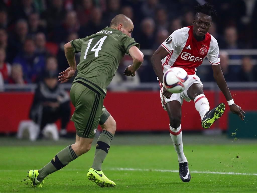 Bertrand Traoré überzeugt bei Ajax mit seiner guten Schusstechnik