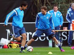 Nationalspieler Sami Khedira (l.) und Benedikt Höwedes stehen vor Einsätzen für Juventus