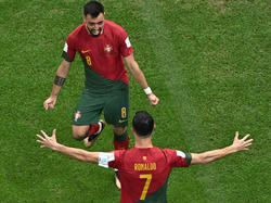 C. Ronaldo (vorne) und B. Fernandes feierten erstes Tor gegen Uruguay