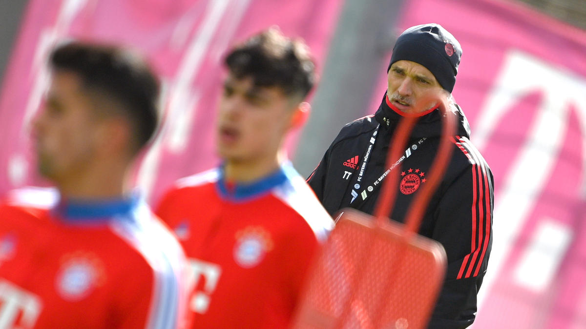 Thomas Tuchel (r.) guckt beim FC Bayern genau hin
