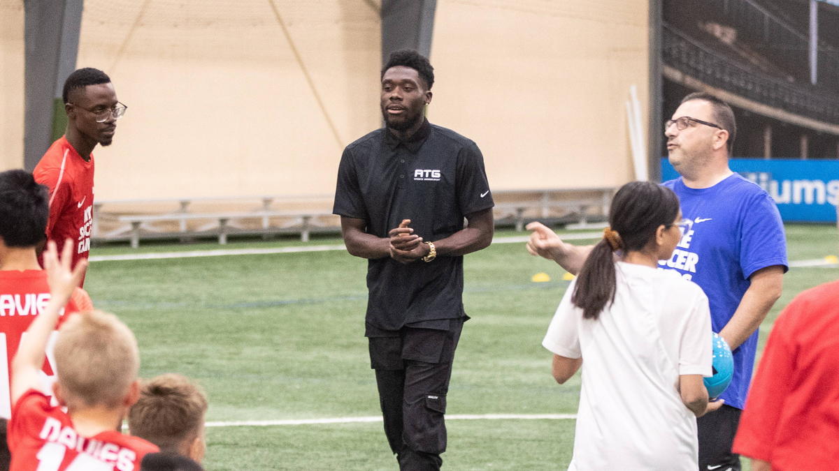 Alphonso Davies steht noch bis 2025 beim FC Bayern unter Vertrag