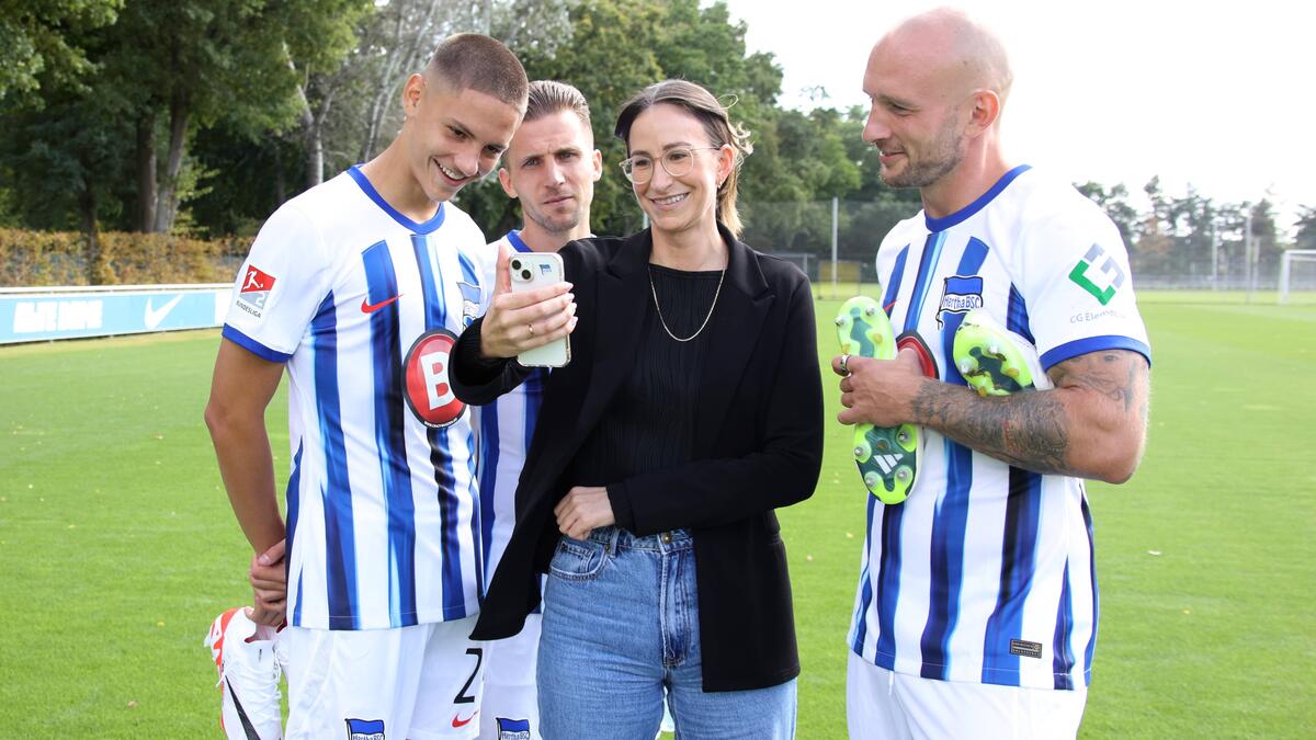 Die Verträge von Dardai (li.), Pekarik (2.v.l.) und drei weiterer Hertha-Stars laufen aus