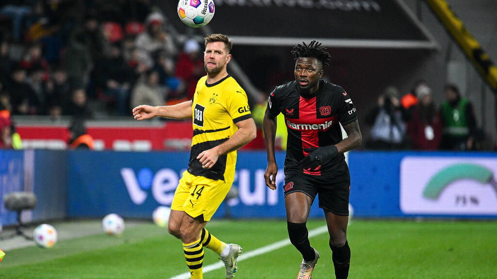 Edmond Tapsoba (r.) spielt schon seit 2019 für Bayer Leverkusen
