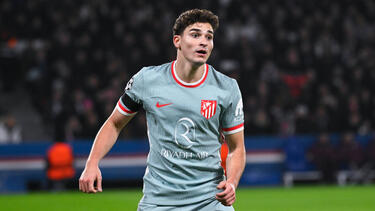 Julian Alvarez during the UEFA Champions League match between Paris Saint Germain and Atletico de Madrid at Parc Des Princes on November 06, 2024 in Paris, France.