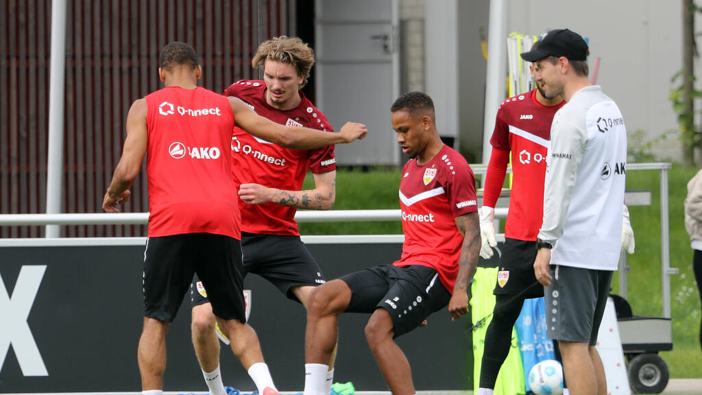 Nikolas Nartey (3.v.l.) bleibt dem VfB Stuttgart doch erhalten Nikolas Nartey (3.v.l.) bleibt dem VfB Stuttgart doch erhalten