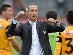 In Thun feierte YB-Coach Adi Hütter im September mit seinen Spielern einen 1:0-Derbysieg