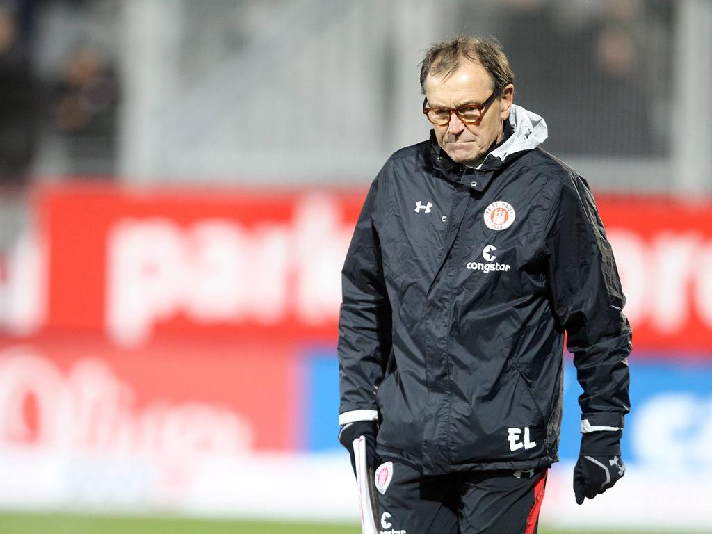 Ewald Lienen sieht seine Tage beim FC St. Pauli noch nicht gezählt