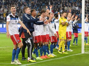 Die HSV-Spieler feiern den 2:0-Sieg gegen Fortuna Düsseldorf.
