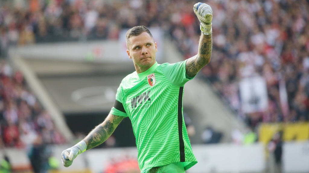 Der zurzeit verletzte Rafael Gikiewicz soll beim FC Augsburg bleiben Der zurzeit verletzte Rafael Gikiewicz soll beim FC Augsburg bleiben
