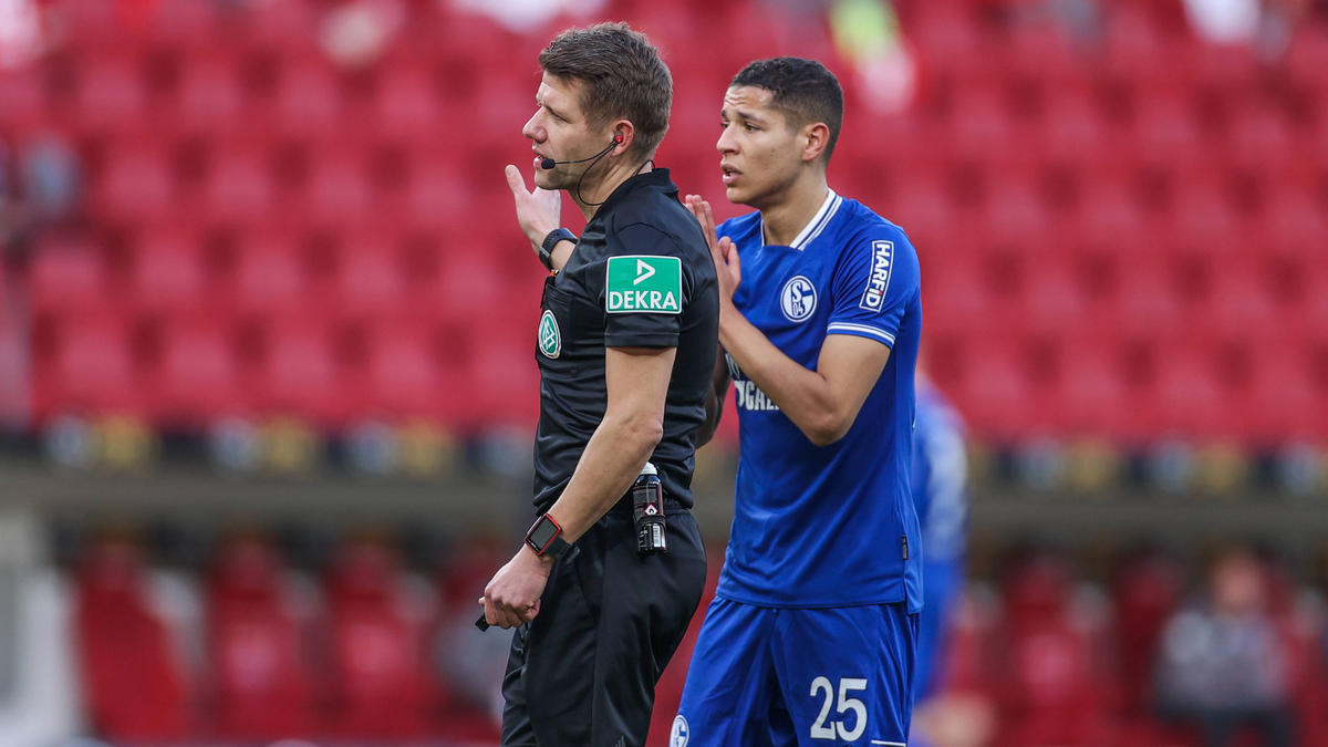 Patrick Ittrich wurde von Fans des FC Schalke 04 bedroht