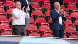 Uli Hoeneß (l.) und Oliver Kahn (r.) sprechen über die Lage beim FC Bayern