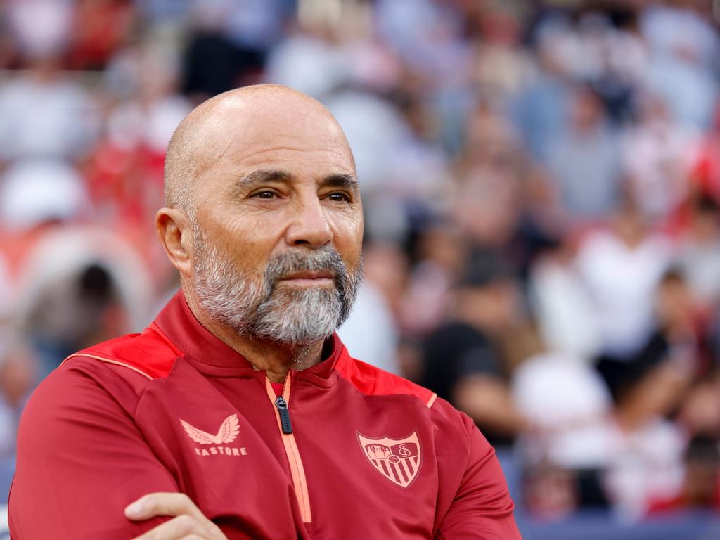 Jorge Sampaoli beobachtet ein Spiel. Jorge Sampaoli beobachtet ein Spiel.