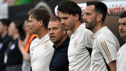 Danny Röhl (rechts neben Hansi Flick) übernimmt Sheffield United