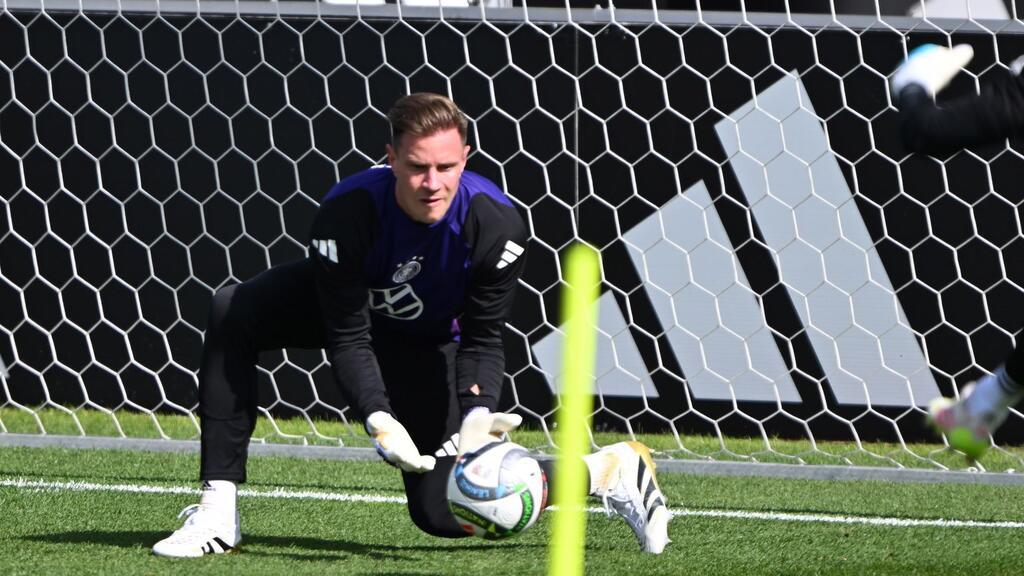 Zurück im DFB-Tor: Marc-André ter Stegen beim Training der Nationalmannschaft Zurück im DFB-Tor: Marc-André ter Stegen beim Training der Nationalmannschaft