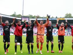 NEC Nijmegen bedankt het publiek na de 3-1 overwinning op FC Eindhoven. (10-08-2014)