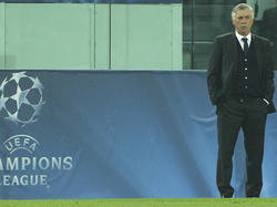 Ancelotti mira el encuentro atentamente en el encuentro de ida en Turín. (Foto: Getty)