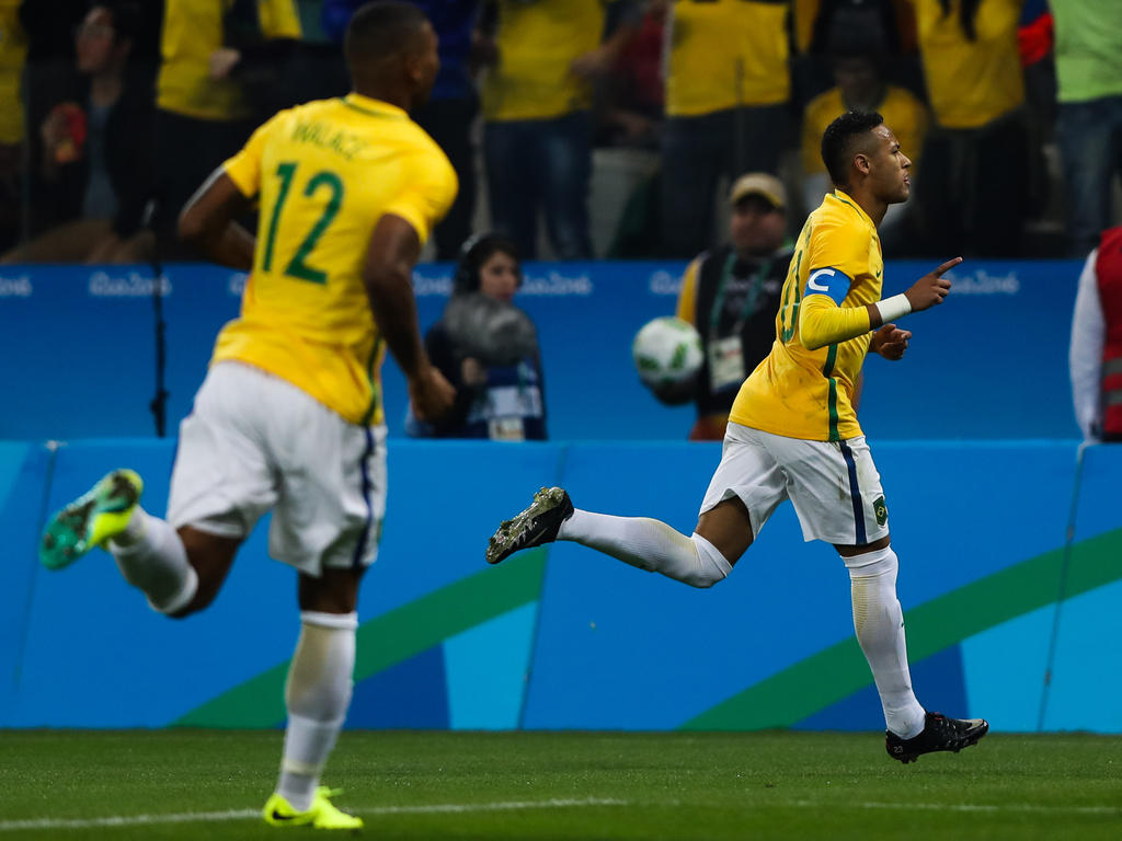 Neymar celebra su gol que abrió el marcador contra Colombia. (Foto: Getty)