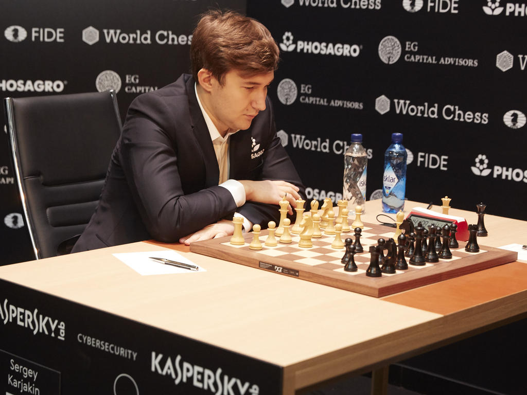 Sergey Karjakin grübelt über seinen nächsten Zug Sergey Karjakin grübelt über seinen nächsten Zug