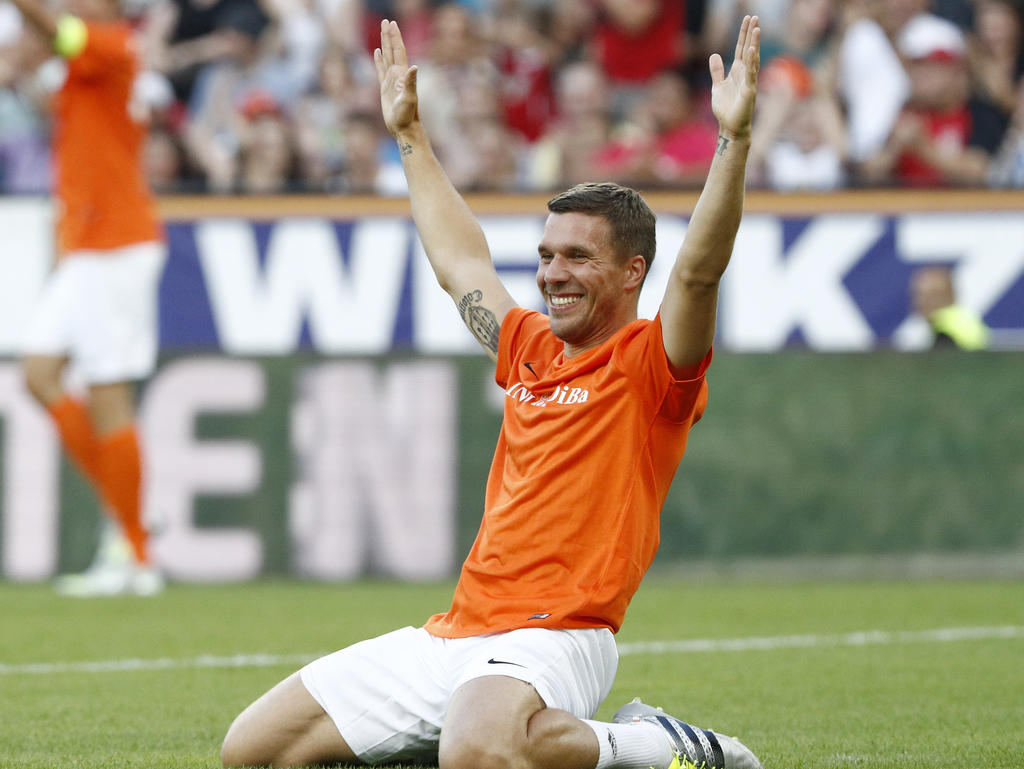 Lukas Podolski beweist auch abseits des Platzes seine Qualitäten