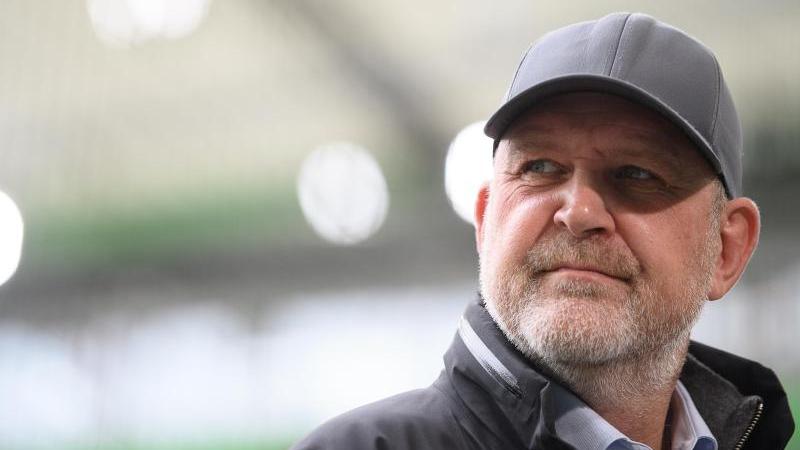 Jörg Schmadtke hofft auf einen Besuch des Bundestrainers in Wolfsburg Jörg Schmadtke hofft auf einen Besuch des Bundestrainers in Wolfsburg