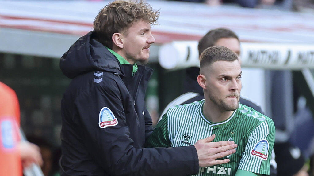Nick Woltemade (l.) wird Werder Bremen am Saisonende verlassen