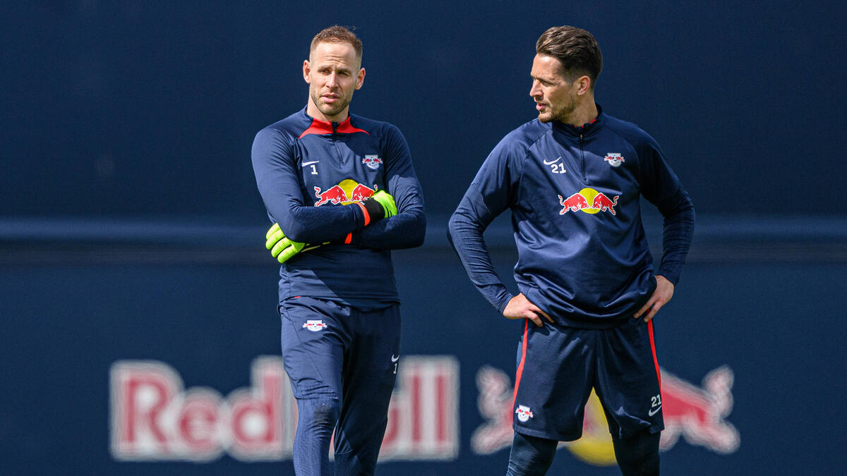 Peter Gulacsi (l.) có thể sẽ ở lại RB Leipzig