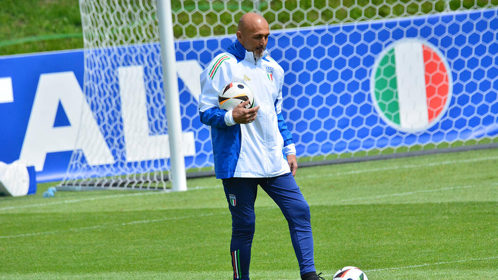 Die italienische Nationalmannschaft will sich nicht vom hohen Druck beeindrucken lassen Die italienische Nationalmannschaft will sich nicht vom hohen Druck beeindrucken lassen