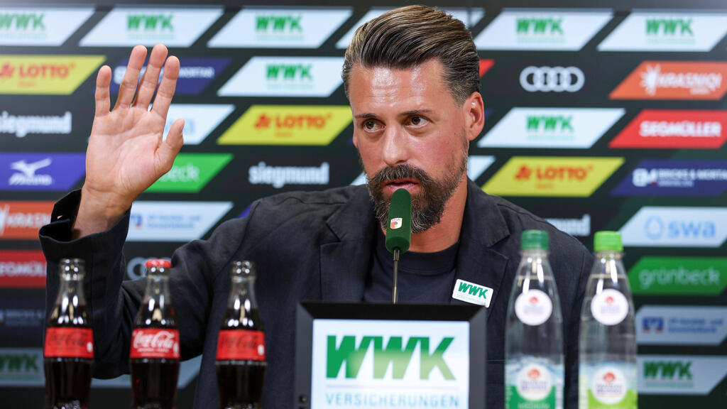 Sprach bei seiner Vorstellung in Augsburg auch über Bayern-Star Musiala: Sandro Wagner Sprach bei seiner Vorstellung in Augsburg auch über Bayern-Star Musiala: Sandro Wagner