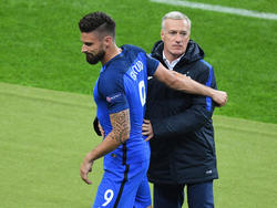 Didier Deschamps (r.) glaubt an seine Elf