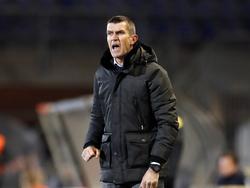 Marinus Dijkhuizen maant zijn spelers tot kalmte in de wedstrijd tussen NAC Breda en Almere City FC. (28-11-2016)