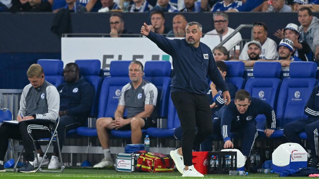 Thomas Reis steht beim FC Schalke 04 offenbar nicht mehr auf der Gehaltsliste