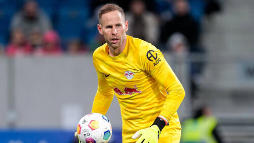 Peter Gulacsi đã trở lại khung thành Leipzig kể từ tháng Hai