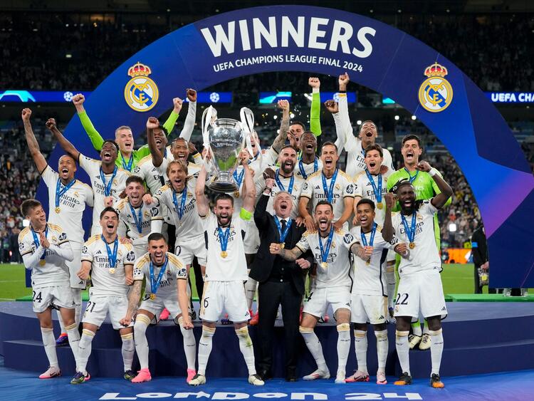 Real Madrid feiert den Gewinn der Champions League.