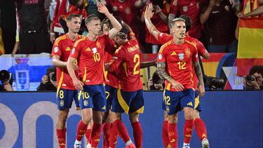 Dani Olmo (2.v.l.) traf zum 4:1-Endstand für Spanien