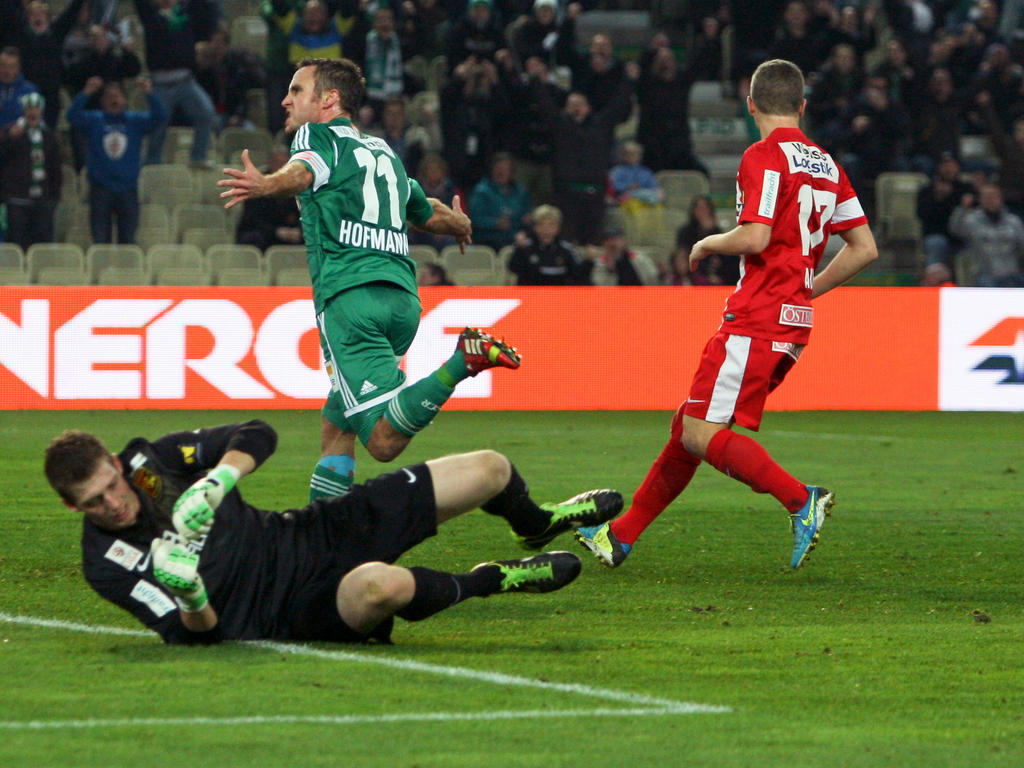 Steffen Hofmann durfte sich mit Rapid über einen harterkämpften 4:2-Erfolg gegen Admira Wacker freuen Steffen Hofmann durfte sich mit Rapid über einen harterkämpften 4:2-Erfolg gegen Admira Wacker freuen
