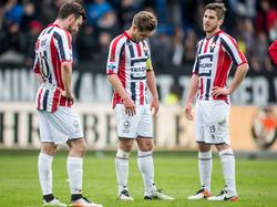 Erik Falkenburg (l.), Jordens Peters (m.) en Willem II speler Dries Wuytens (r.) staan er verslagen bij na de nederlaag tegen ADO Den Haag. Het trio beseft dat de ploeg hier een kans heeft laten liggen om belangrijke punten te behalen. (17-04-2016)