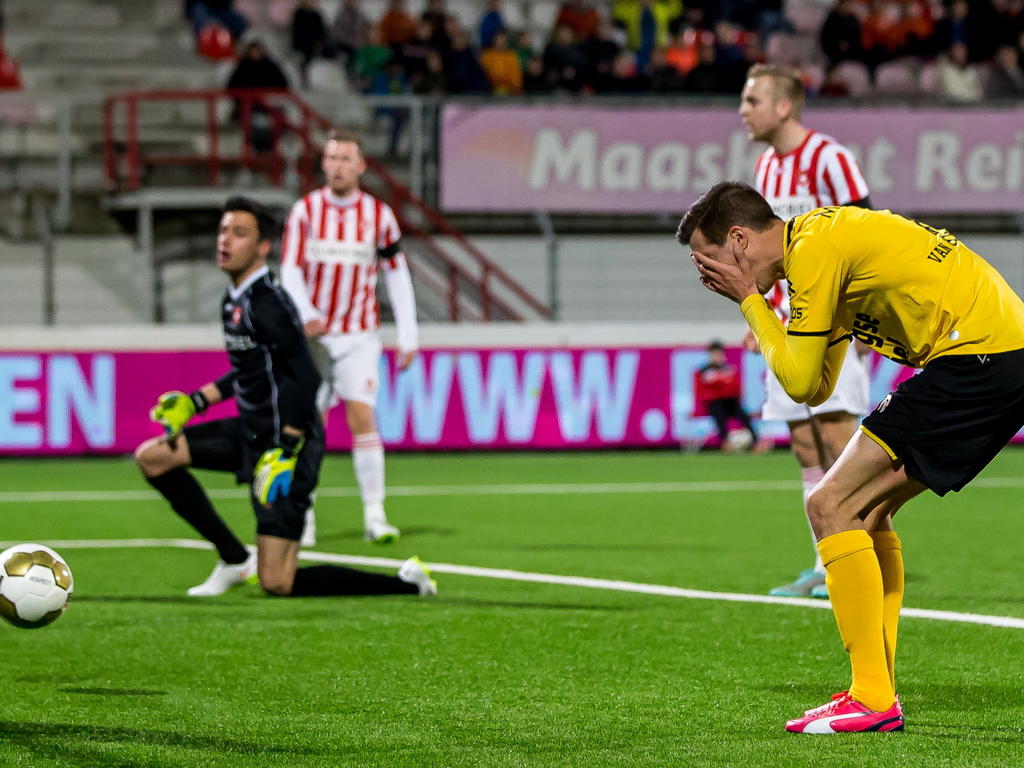 Roda JC-speler Tom Van Hyfte beseft dat hij een enorme kans heeft gemist tegen FC Oss. (13-03-2015)