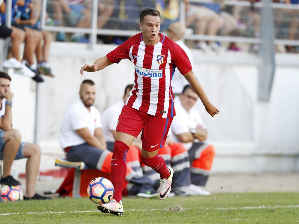 Javier Manquillo maakt speelminuten namens Atlético Madrid tijdens het oefenduel met Cadiz (12-08-2016).