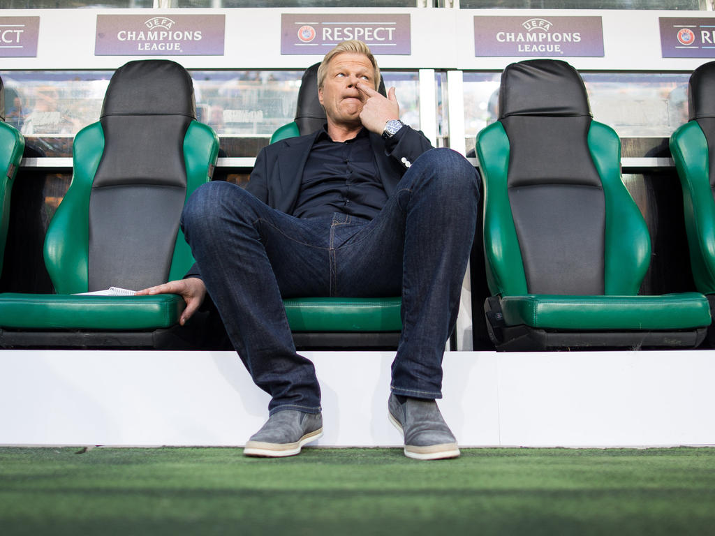 Oliver Kahn warnt Philipp Lahm vor einem Manager-Job bei Bayern Oliver Kahn warnt Philipp Lahm vor einem Manager-Job bei Bayern