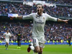 Bale celebra con el público del Bernabéu su tanto. (Foto: Getty)
